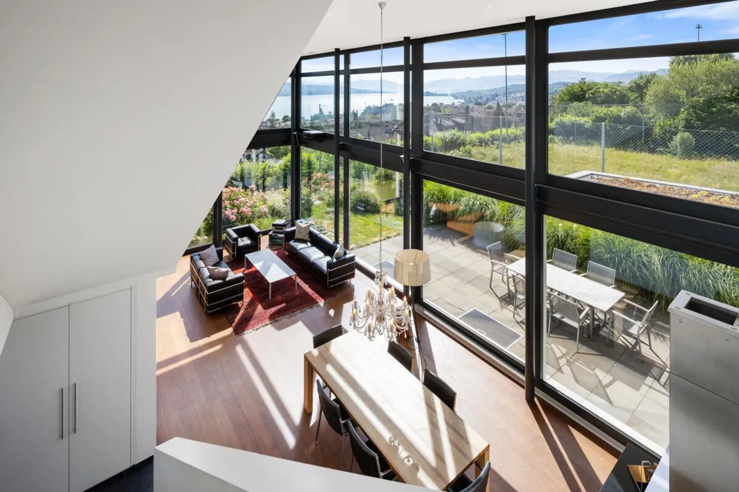 Casa unifamiliare a Oberrieden: vista lago, sole e privacy - Foto 3 di 7