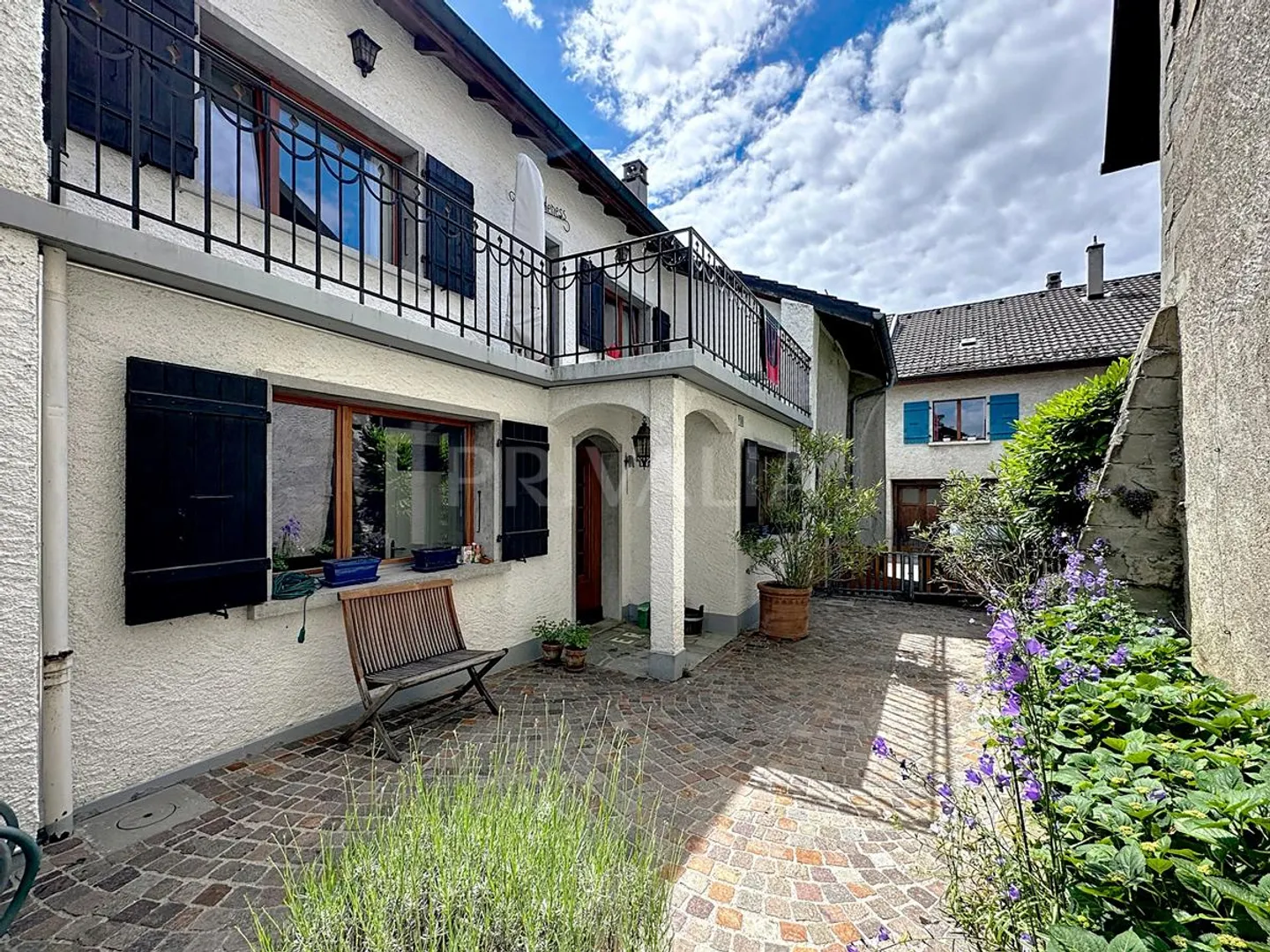 Charming furnished village house in the heart of the Geneva countryside - Photo 1 of 10