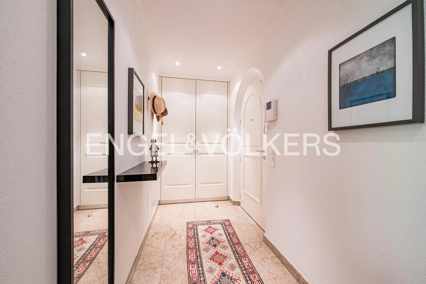 Stylish - Central - Mediterranean (32) - Photo 2 of 6