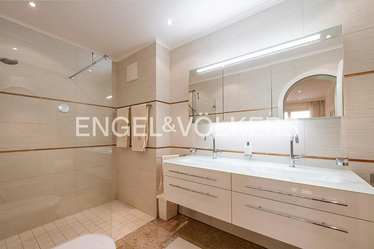 Stylish - Central - Mediterranean (32) - Photo 5 of 6