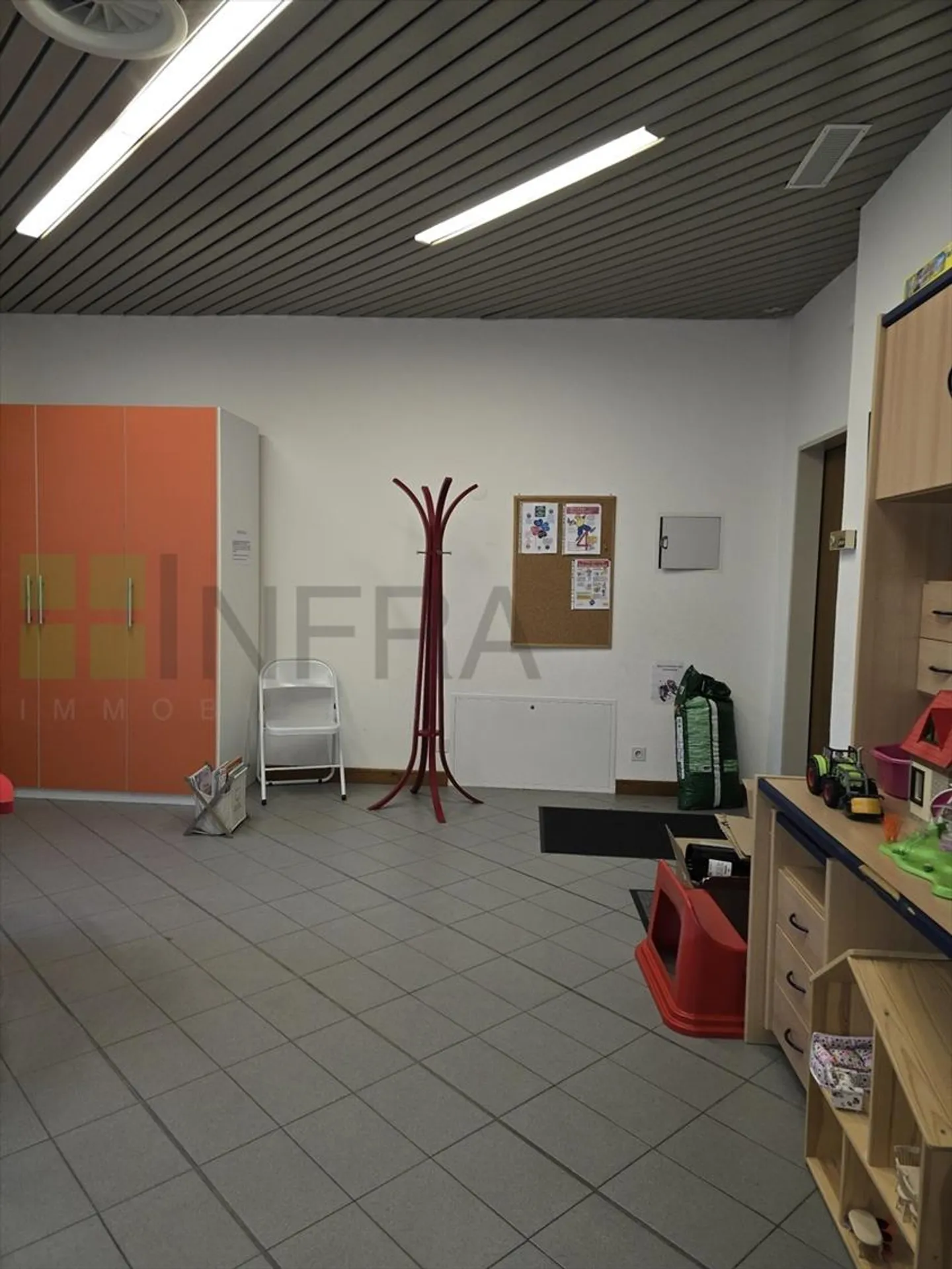 Surface de vente de 60 m2 sur un niveau avec vitrines - Photo 3 sur 8