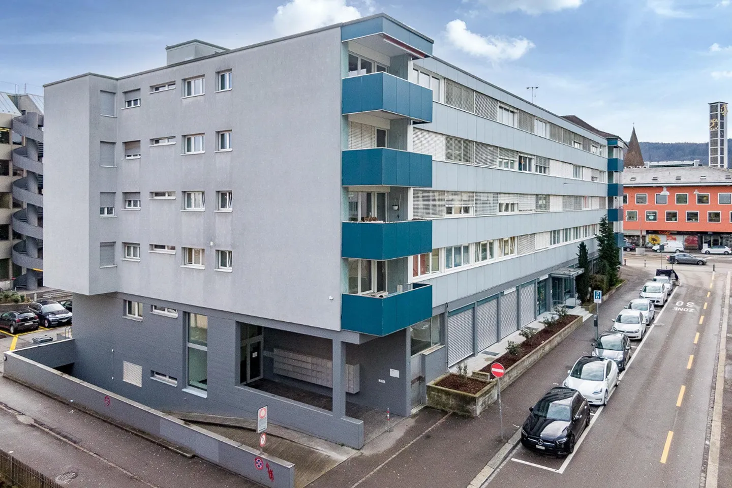 Your parking space in Altstetten - no more parking stress - Photo 1 of 1