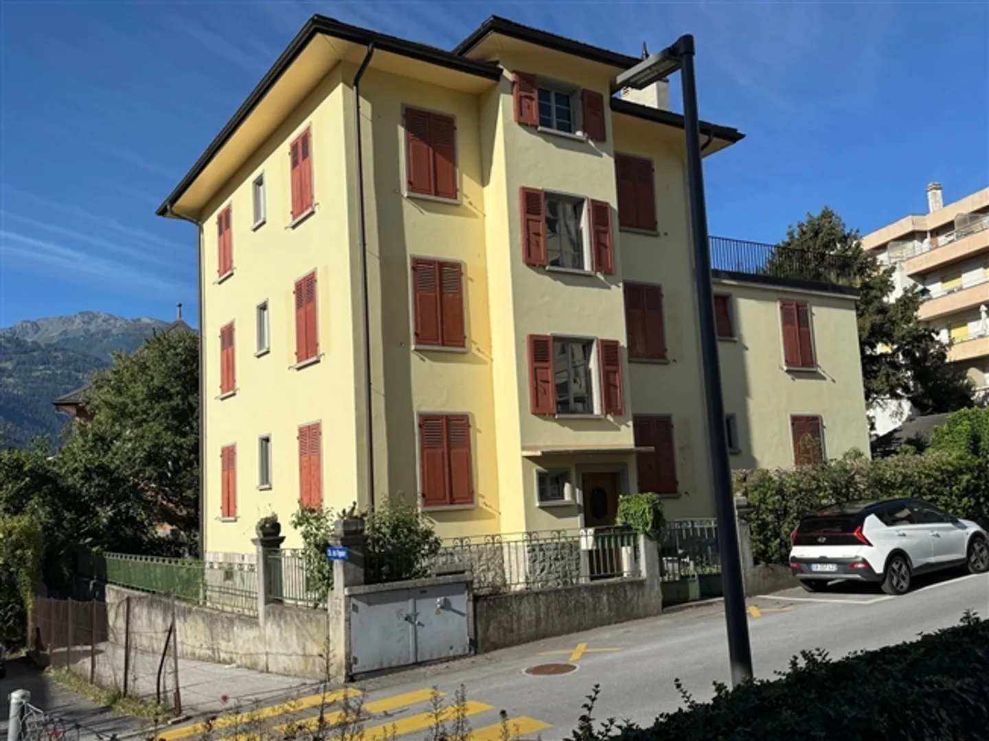 House with 3 apartments / Sierre / As an investment / EXCLUSIVITY - Photo 3 of 10