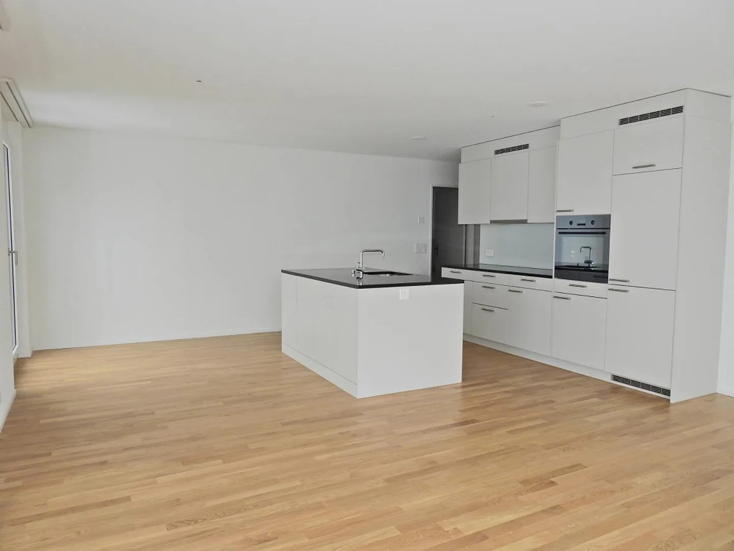 Spacious 3.5-room apartment for rent! - Photo 2 of 8