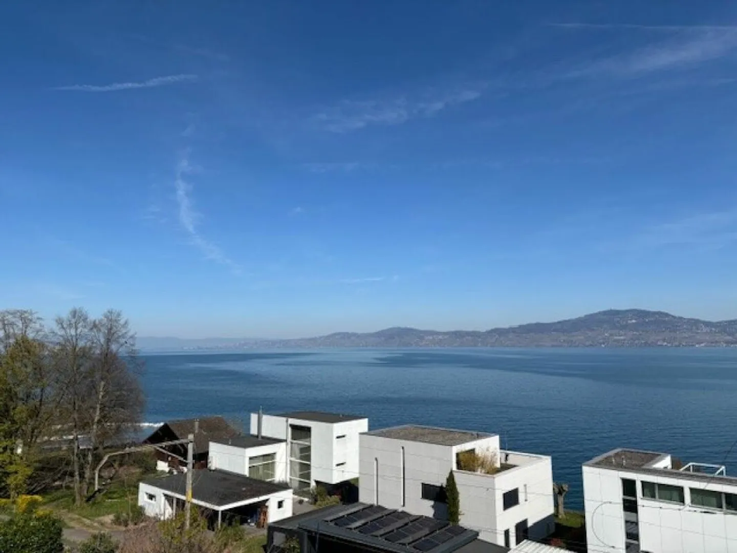 2.5-room apartment, balcony with lake view - Photo 1 of 7