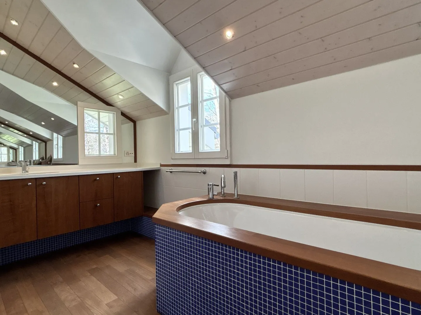 A Gingins, charming property on the edge of the forest, intimacy and elegance 10 minutes from Nyon - Photo 17 of 18