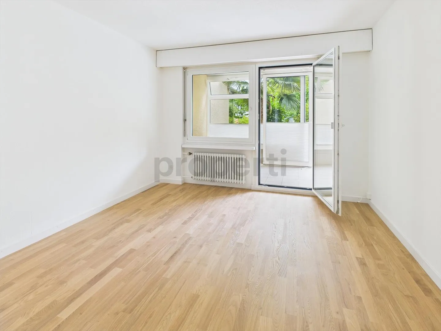 Ampio appartamento al piano terra di 3,5 stanze (105m2) con giardino d'inverno e area salotto nel giardino - Foto 5 di 12