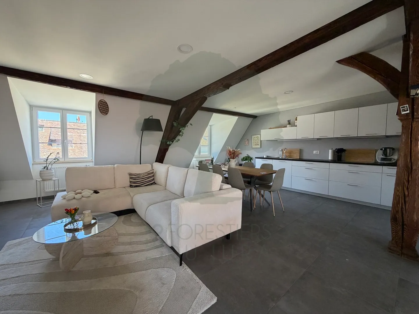 Appartamento ristrutturato di 2,5 locali con terrazza nel cuore di Porrentruy - Foto 1 di 12