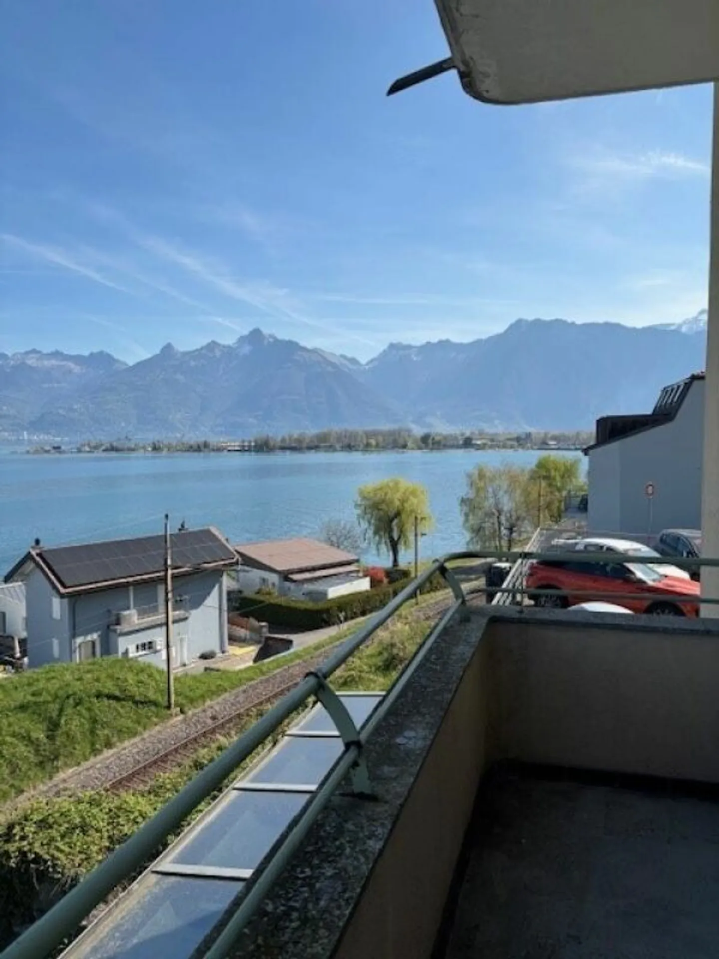 2.5-room apartment, balcony with lake view - Photo 2 of 7
