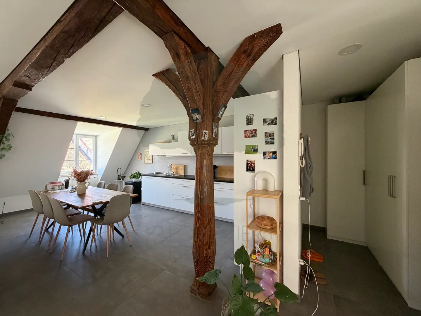 Appartamento ristrutturato di 2,5 locali con terrazza nel cuore di Porrentruy - Foto 5 di 12