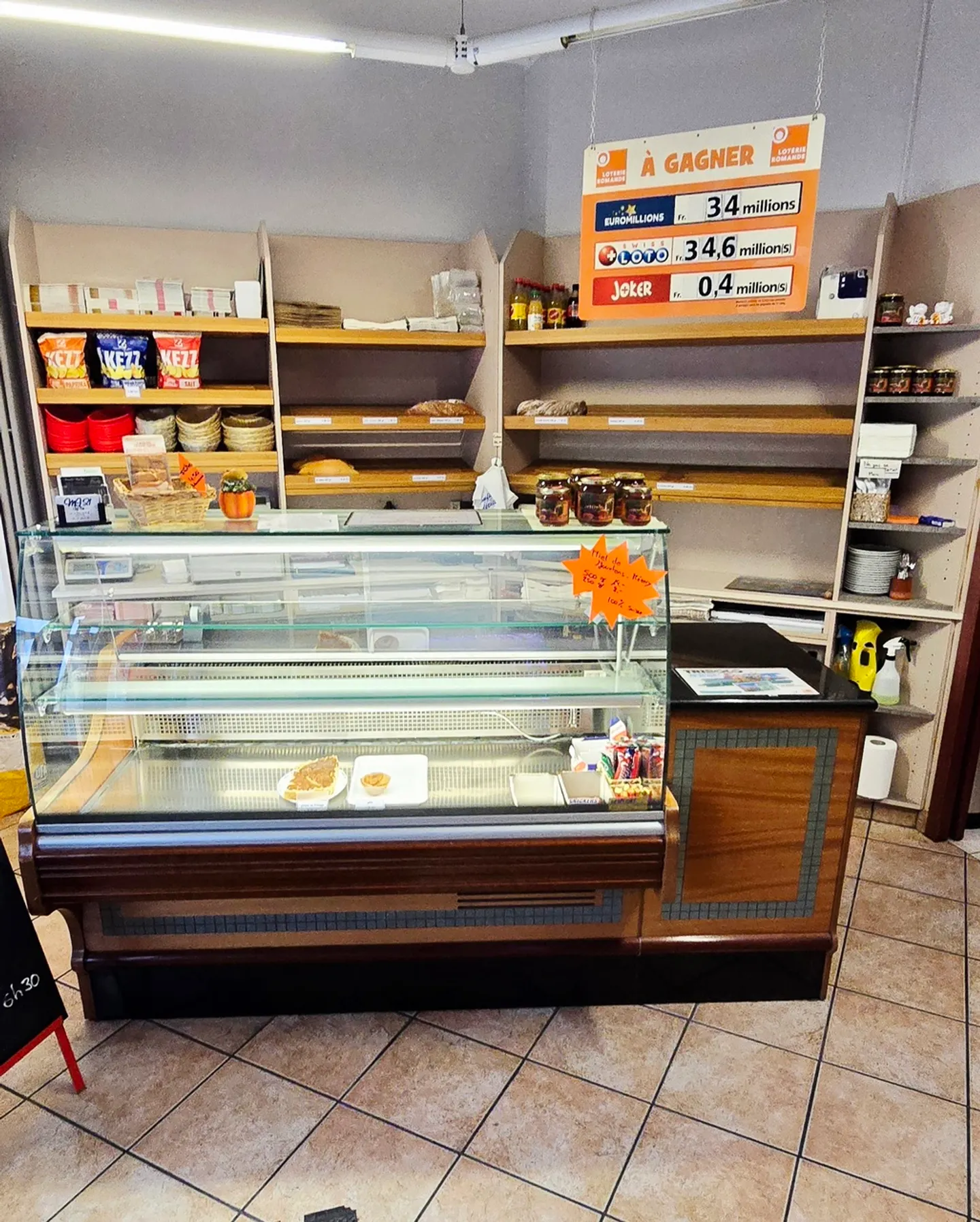 Café-Bar avec Vente à Emporter - Photo 6 sur 7