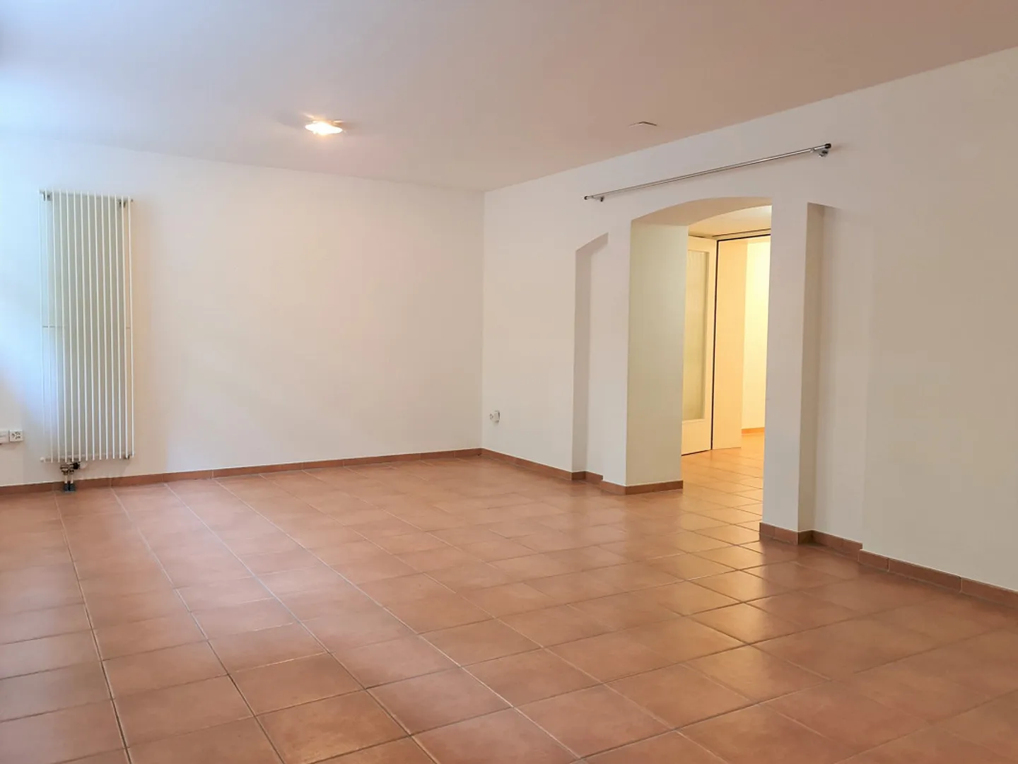 Ufficio/Studio vicino alla stazione SBB per un'attività tranquilla - Foto 2 di 9