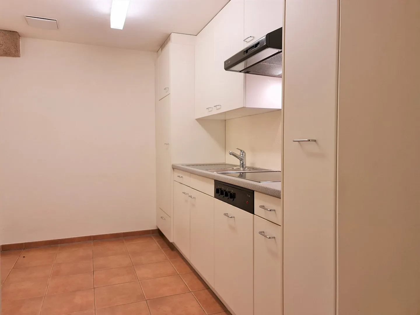 Ufficio/Studio vicino alla stazione SBB per un'attività tranquilla - Foto 6 di 9