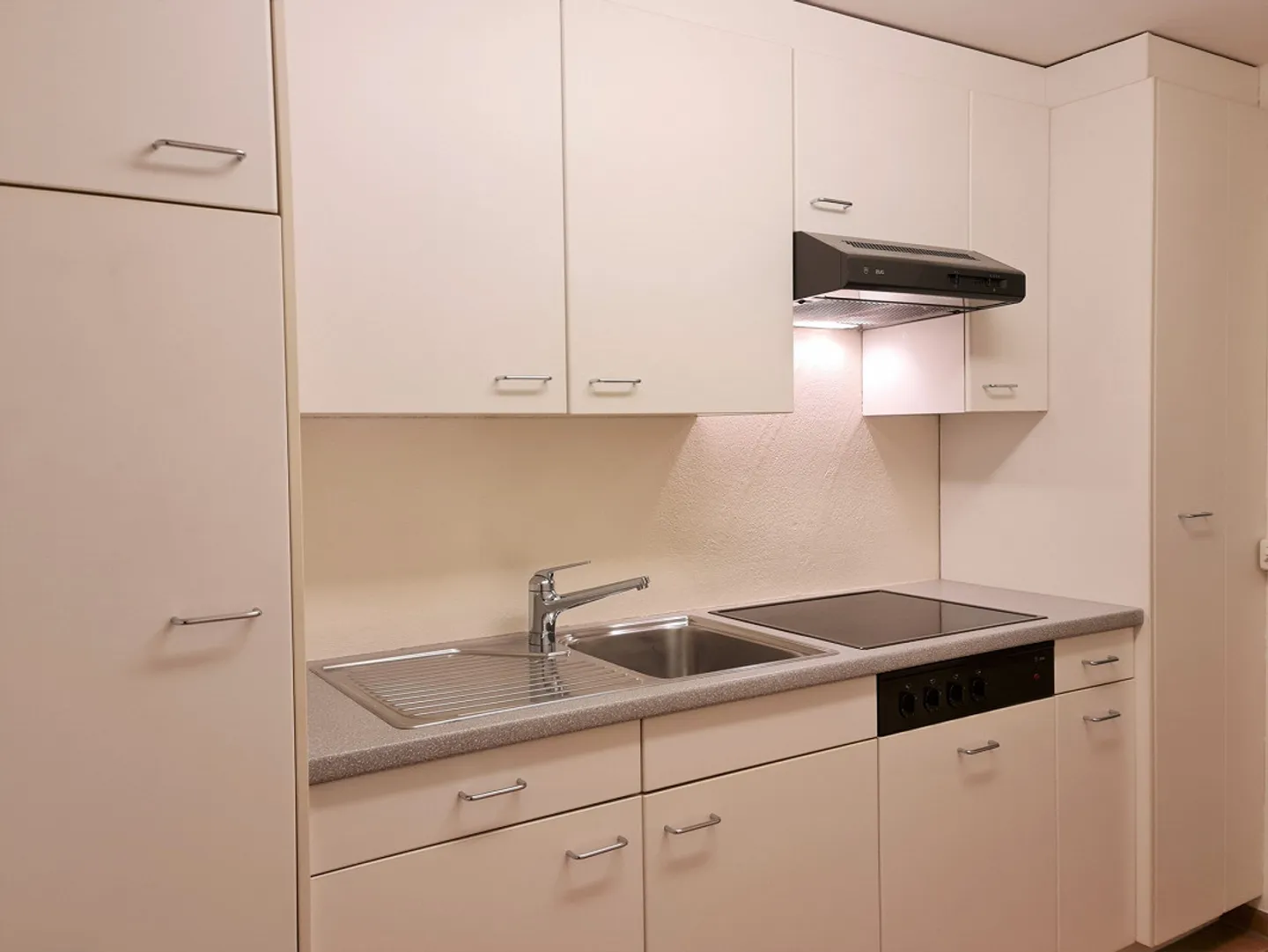 Ufficio/Studio vicino alla stazione SBB per un'attività tranquilla - Foto 7 di 9