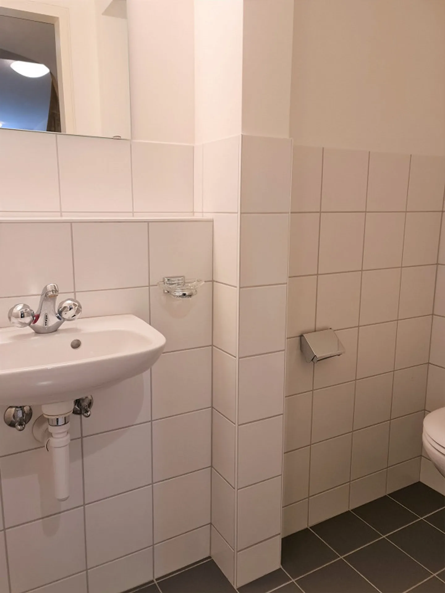 Ufficio/Studio vicino alla stazione SBB per un'attività tranquilla - Foto 8 di 9