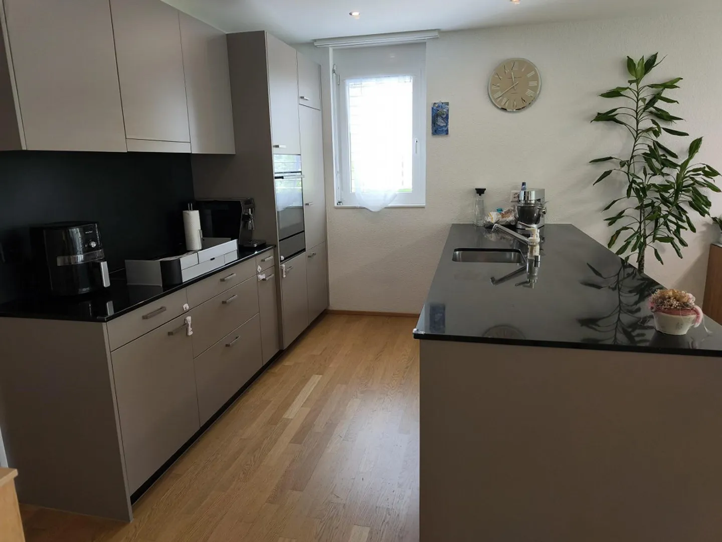 Charming 2.5-room apartment on the 2nd floor in Steinach for rent - Photo 2 of 4