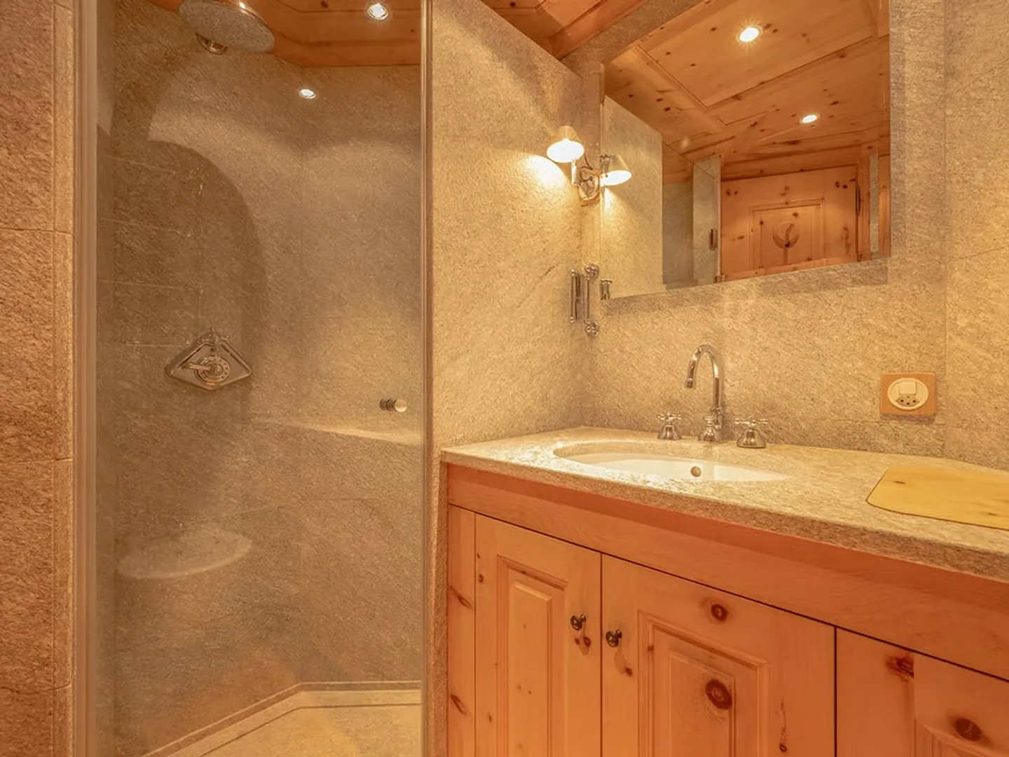 Authentic Alpine Luxury – Long-Term Holiday Rental - Photo 7 of 12
