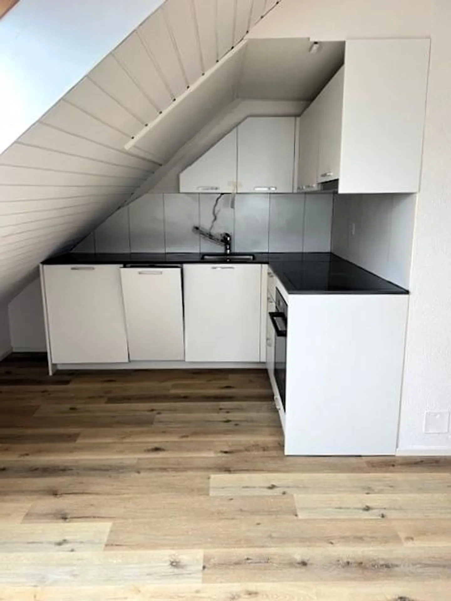 Studio mansardato completamente ristrutturato con vista mozzafiato - Foto 3 di 6