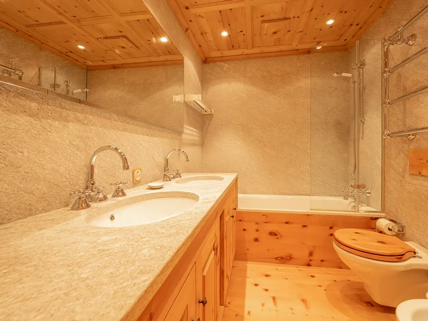 Authentic Alpine Luxury – Long-Term Holiday Rental - Photo 8 of 12