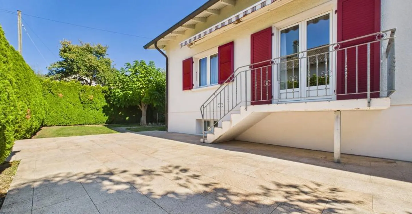 Zu verkaufen - Charmantes 5,5-Zimmer-Haus mit großem Garten in Delémont - Foto 4 von 12