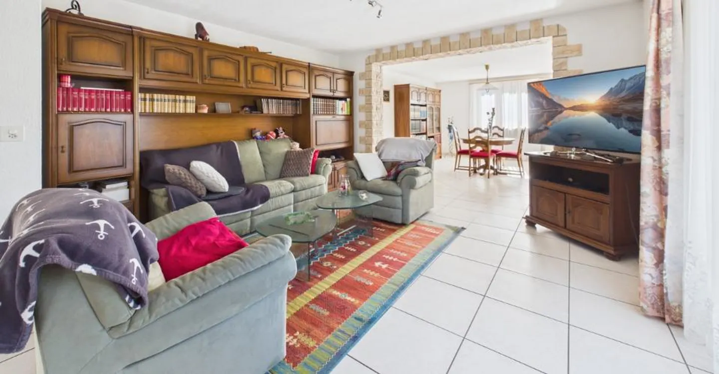 Zu verkaufen - Charmantes 5,5-Zimmer-Haus mit großem Garten in Delémont - Foto 7 von 12