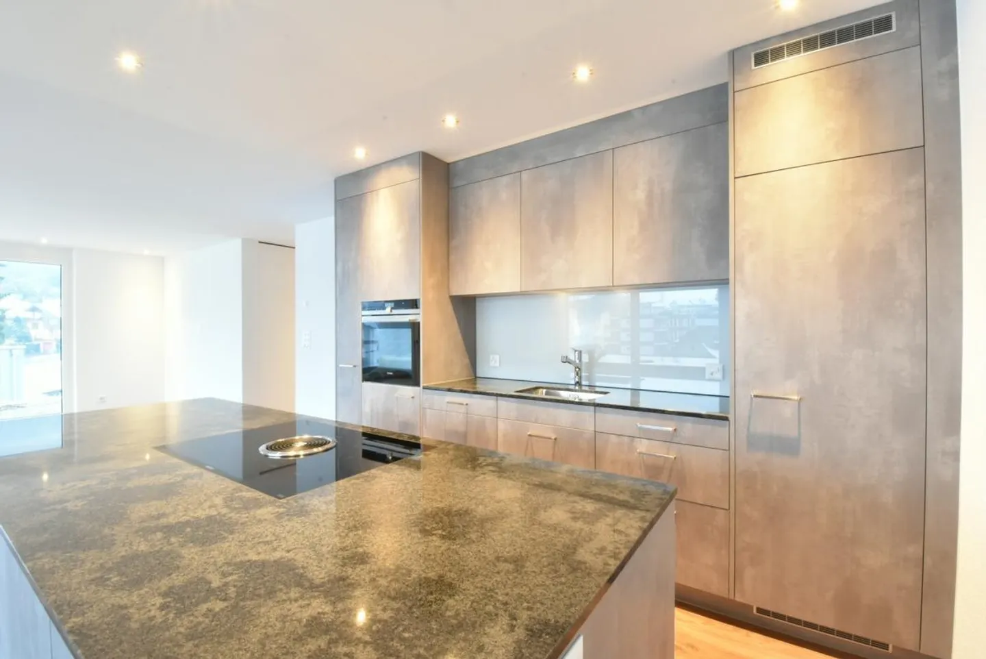 Charming Apartment with Terrace - Photo 2 of 13
