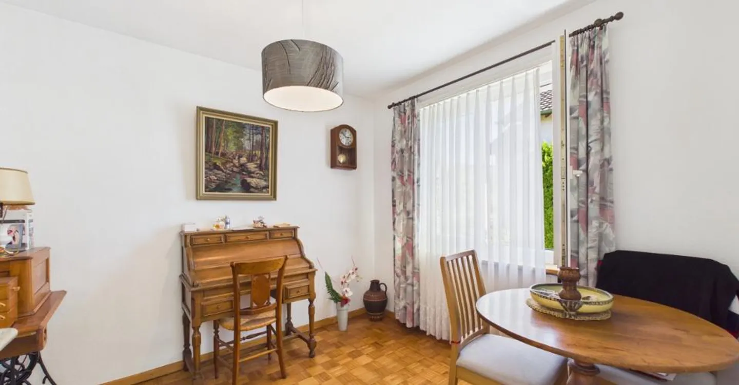 Zu verkaufen - Charmantes 5,5-Zimmer-Haus mit großem Garten in Delémont - Foto 8 von 12
