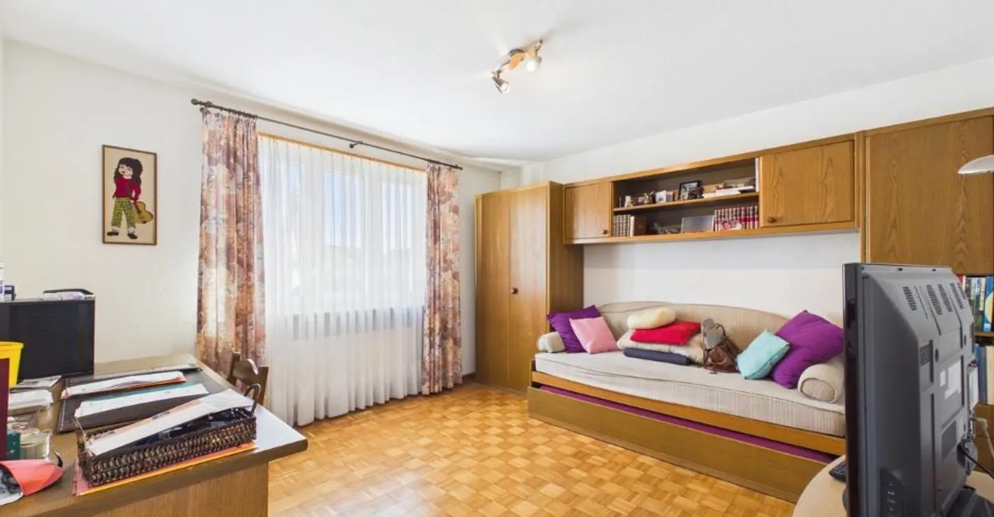 Zu verkaufen - Charmantes 5,5-Zimmer-Haus mit großem Garten in Delémont - Foto 9 von 12