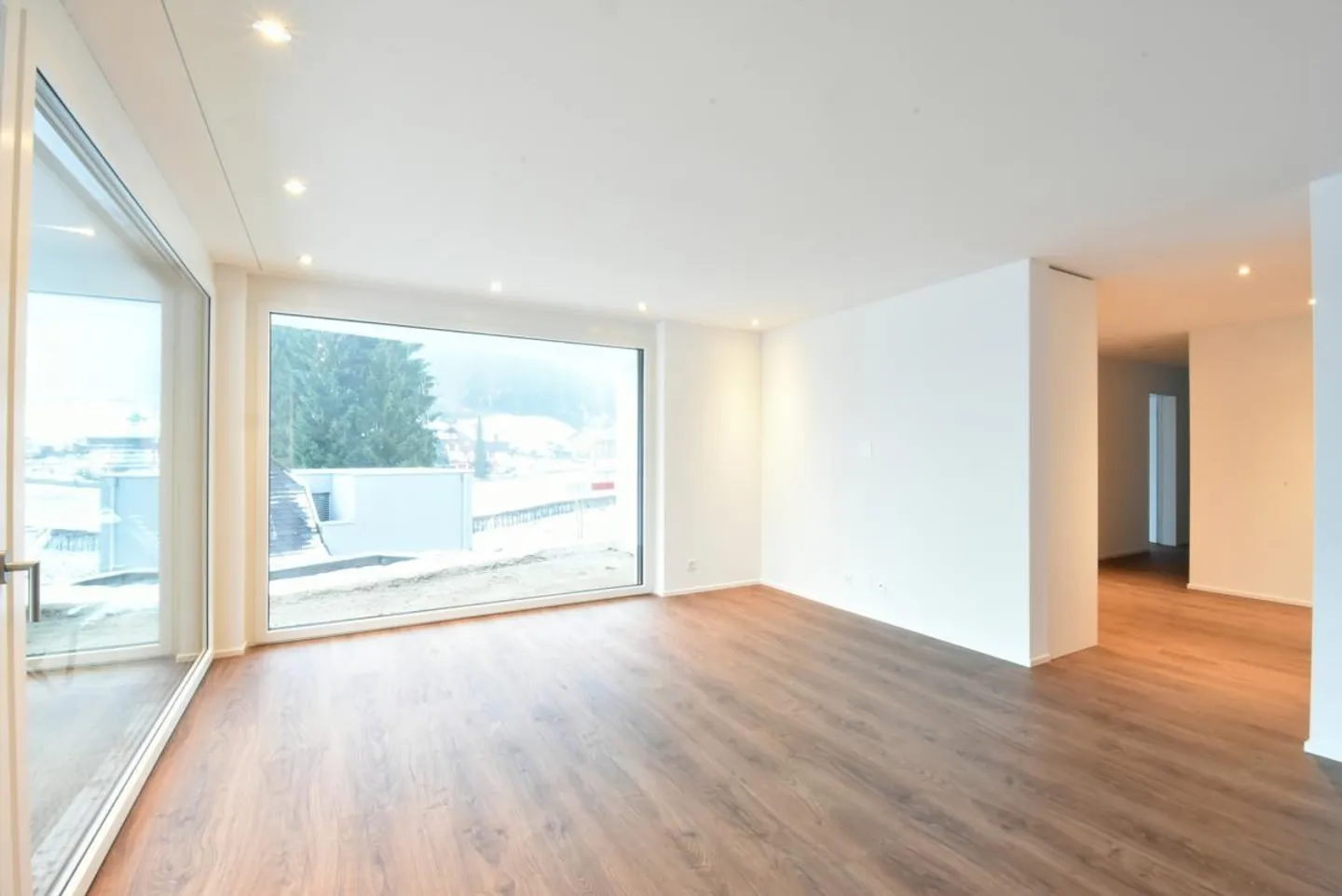Charming Apartment with Terrace - Photo 4 of 13