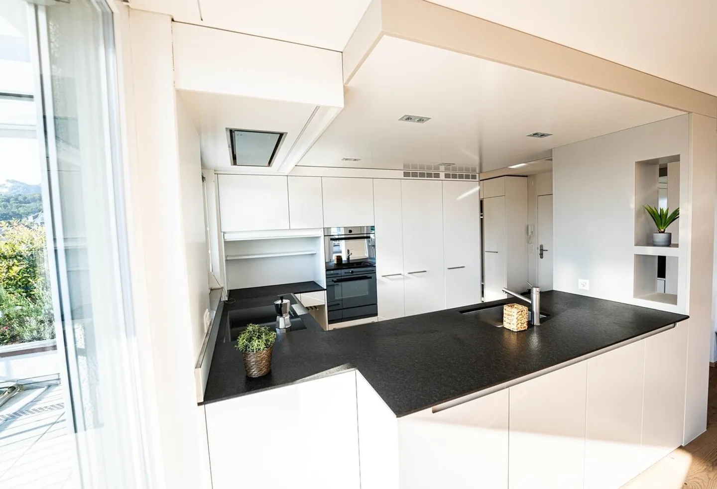 Penthouse for rent - Photo 2 of 13
