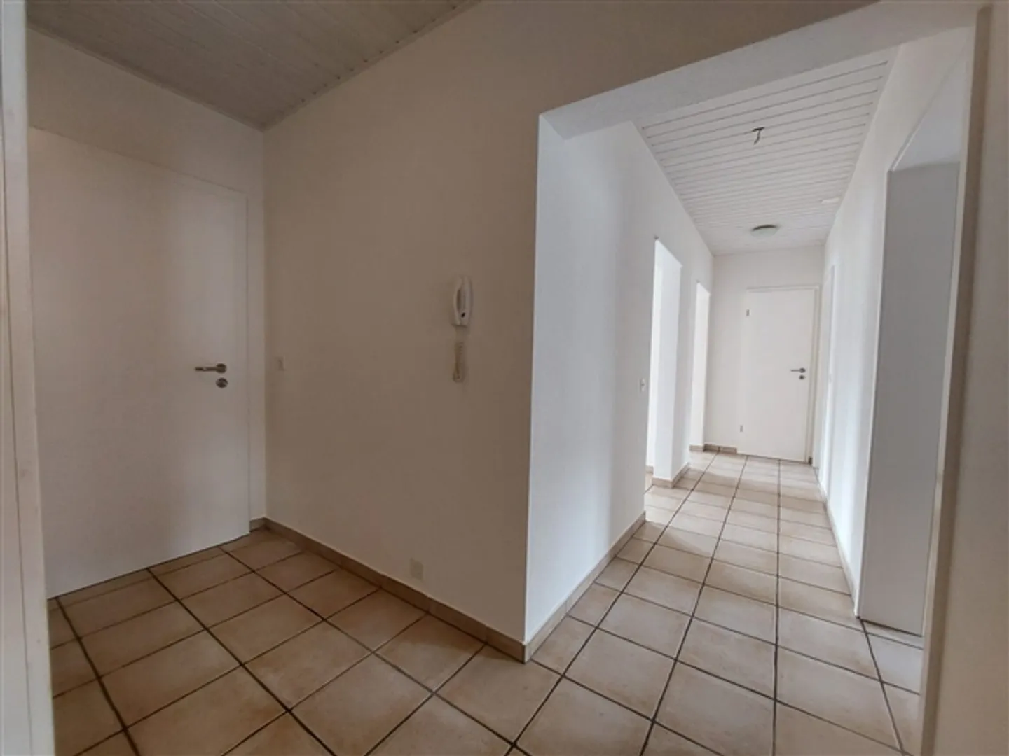 «Tramelan, geräumige und helle 3,5-Zimmer-Wohnung mit Balkon» - Foto 2 von 11