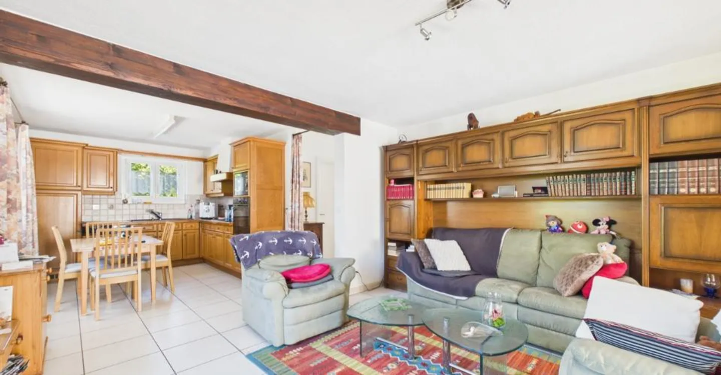 Zu verkaufen - Charmantes 5,5-Zimmer-Haus mit großem Garten in Delémont - Foto 5 von 12