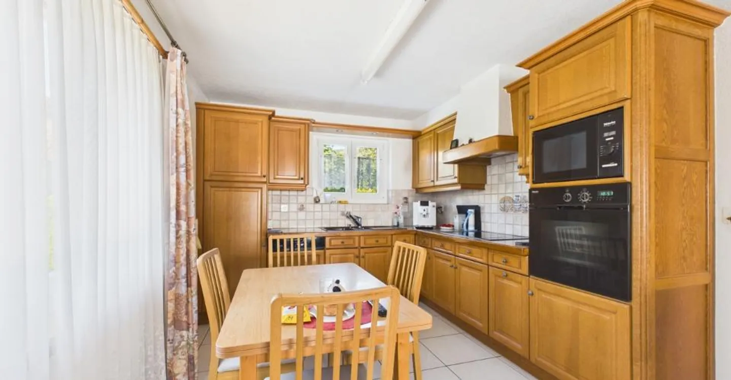 Zu verkaufen - Charmantes 5,5-Zimmer-Haus mit großem Garten in Delémont - Foto 6 von 12