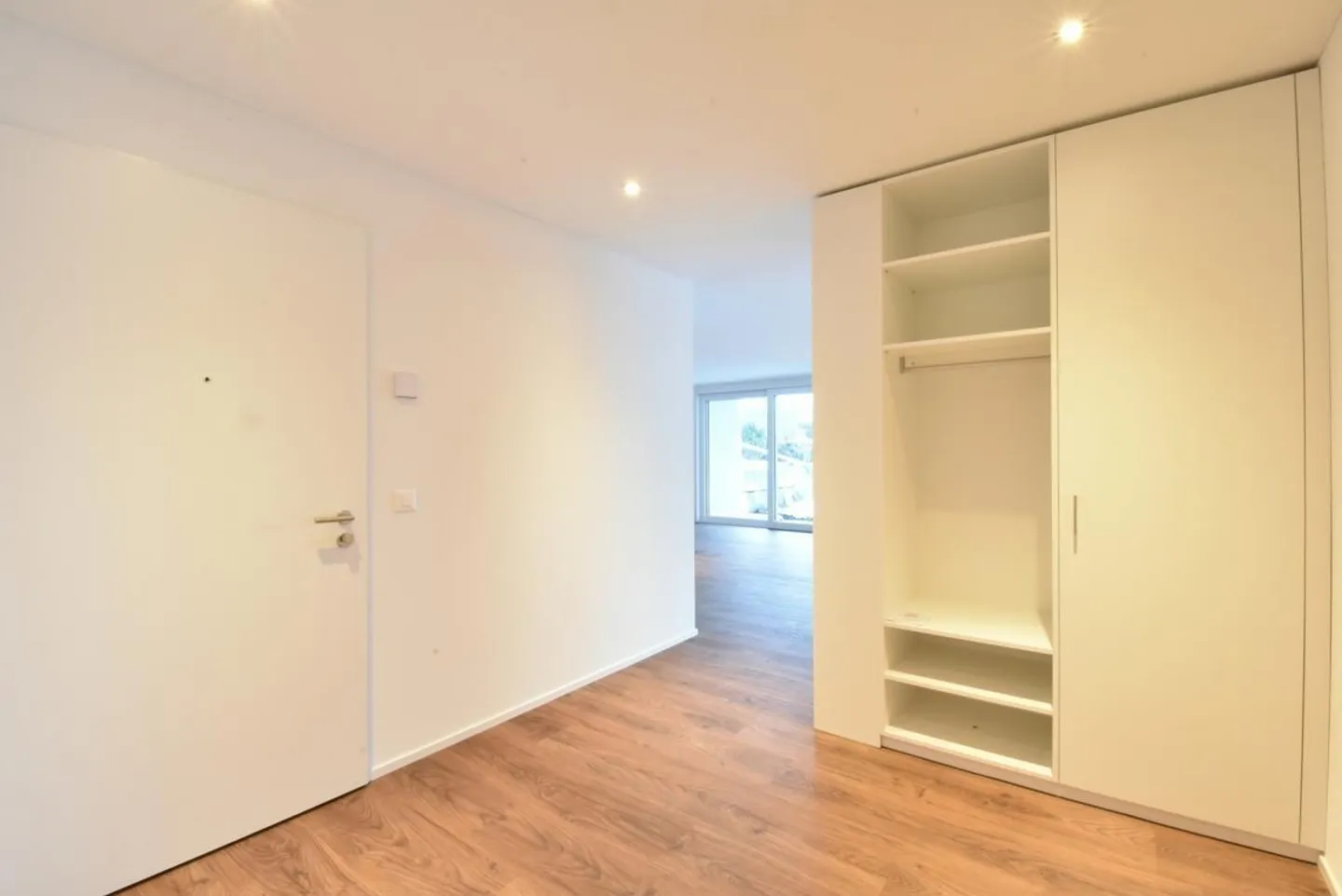 Charming Apartment with Terrace - Photo 5 of 13