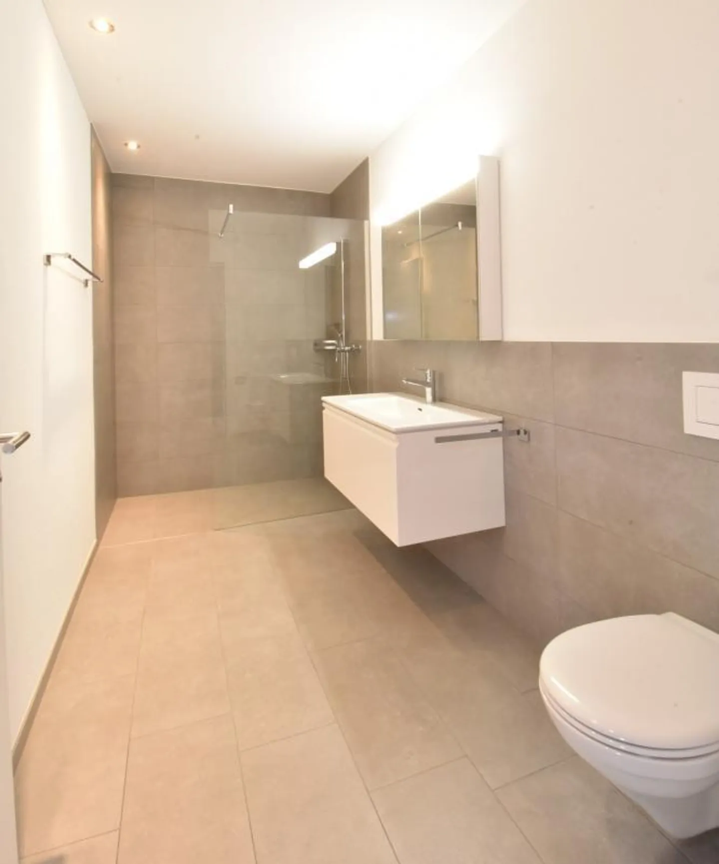 Charming Apartment with Terrace - Photo 7 of 13