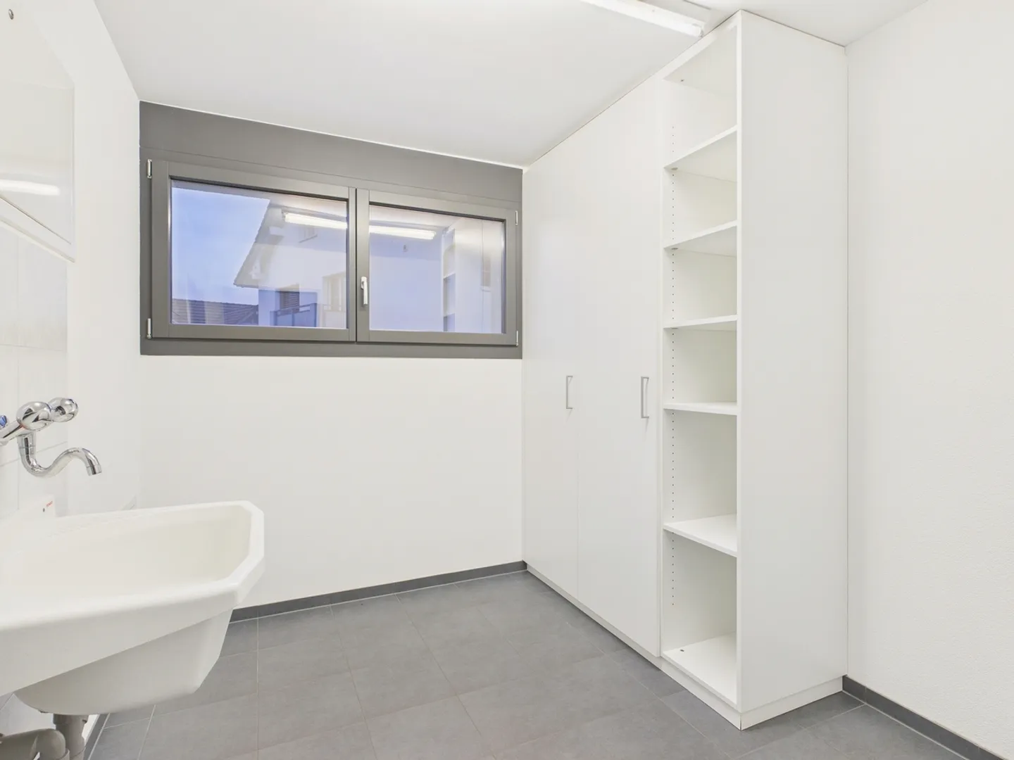 Appartement moderne de 5,5 pièces avec ascenseur et parking, Muri AG - Photo 11 sur 12