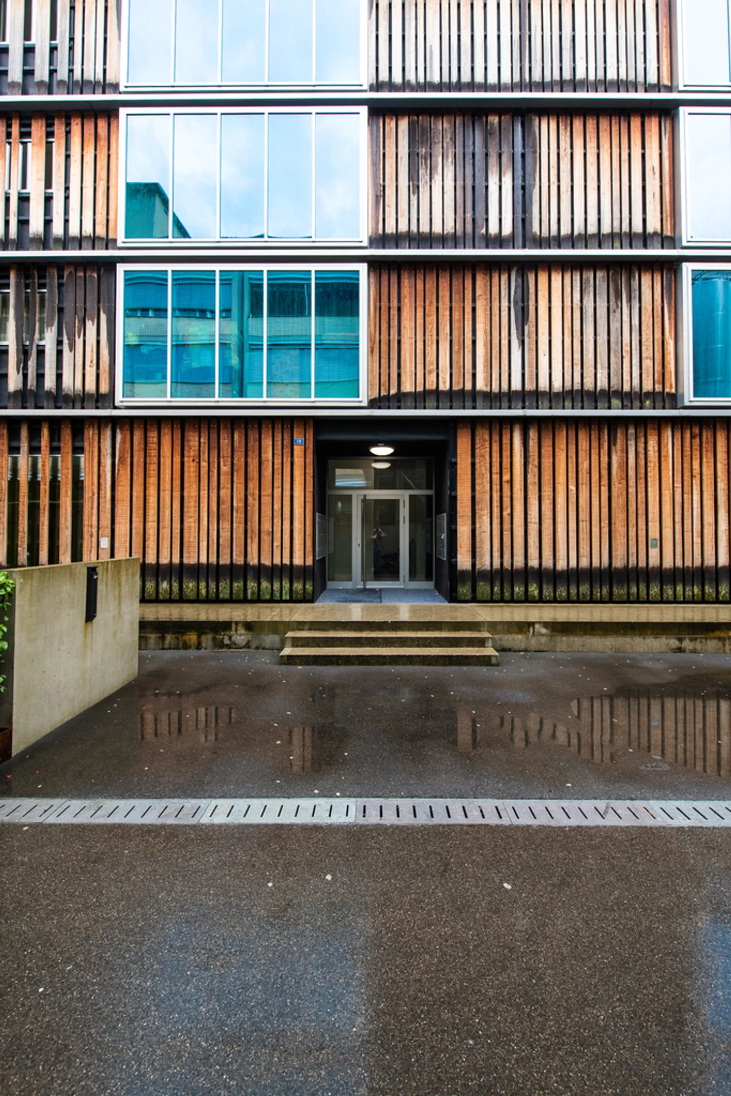 Modern apartment in the Cypress Courtyard! - Photo 2 of 8