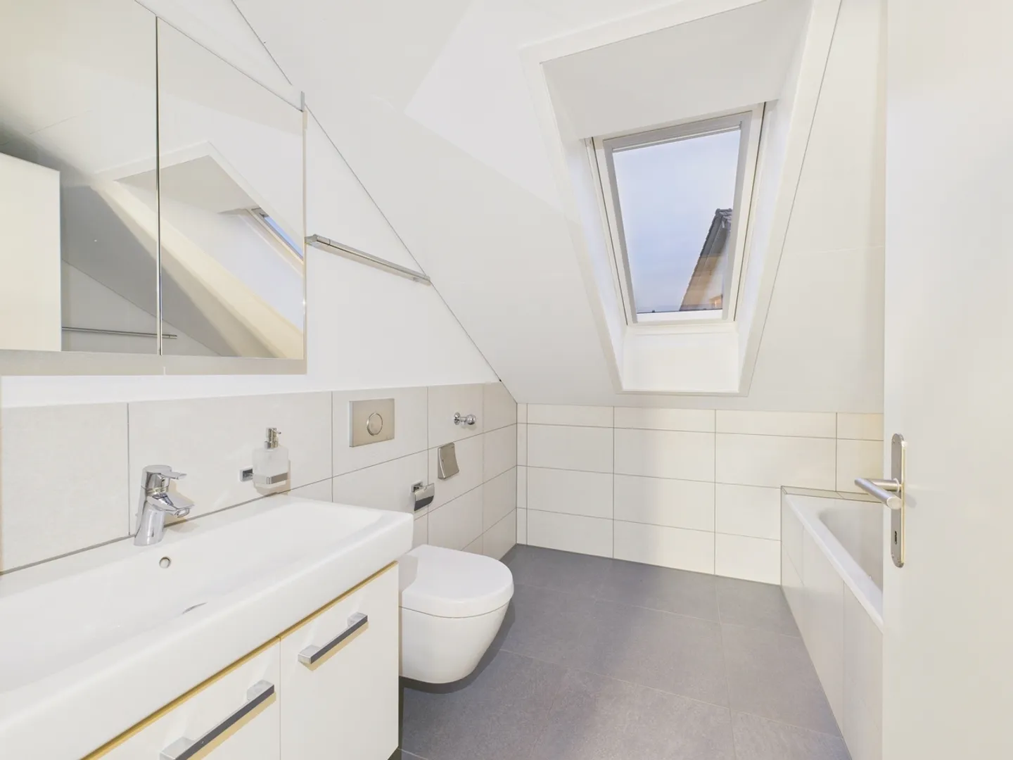 Appartement moderne de 5,5 pièces avec ascenseur et parking, Muri AG - Photo 9 sur 12