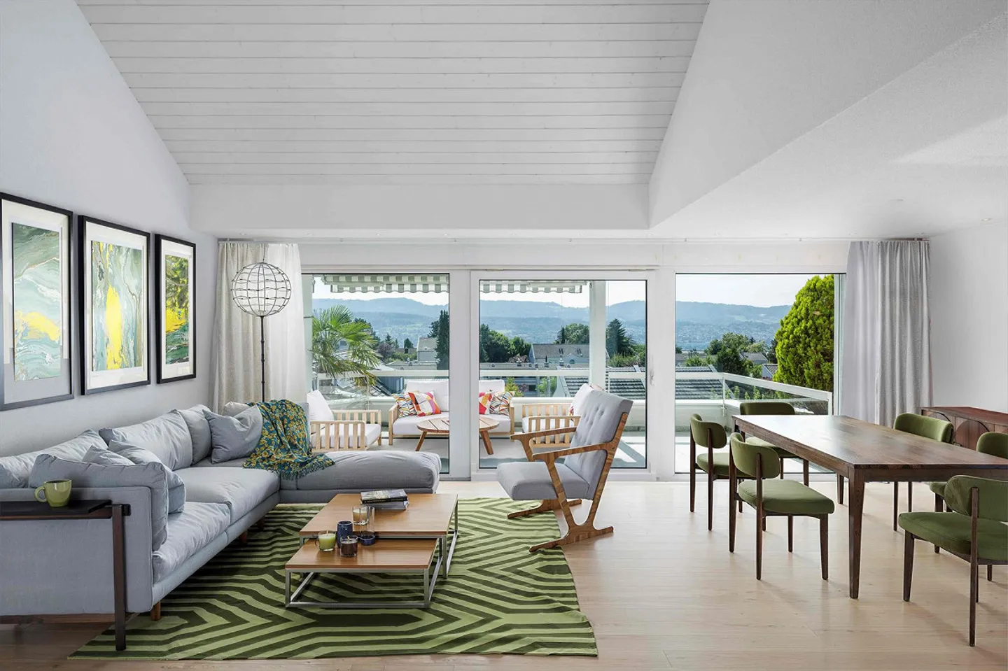 Living on two levels with magnificent views - Photo 1 of 6