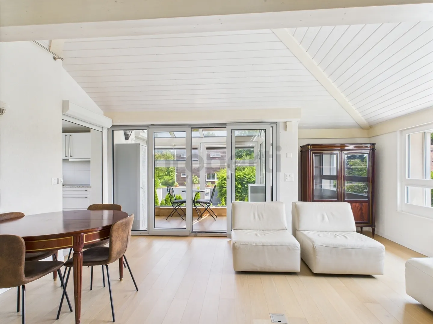 Appartement meublé avec terrasse à 2 pas de l’ONU – calme, confort ... - Photo 2 sur 12