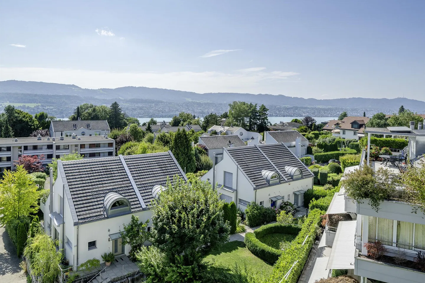 Living on two levels with magnificent views - Photo 2 of 6