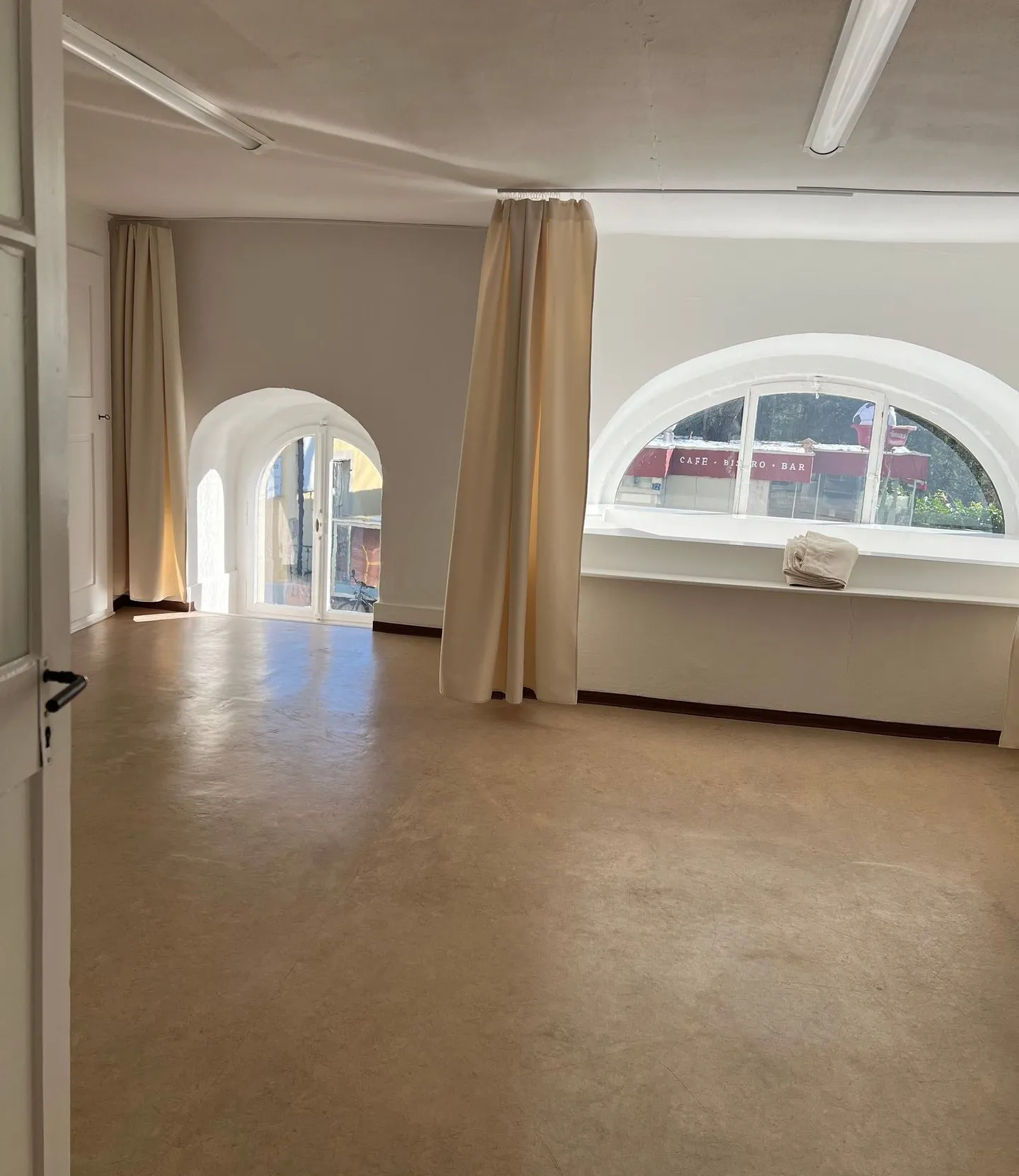 Commercial Property in Baden - Photo 4 of 9