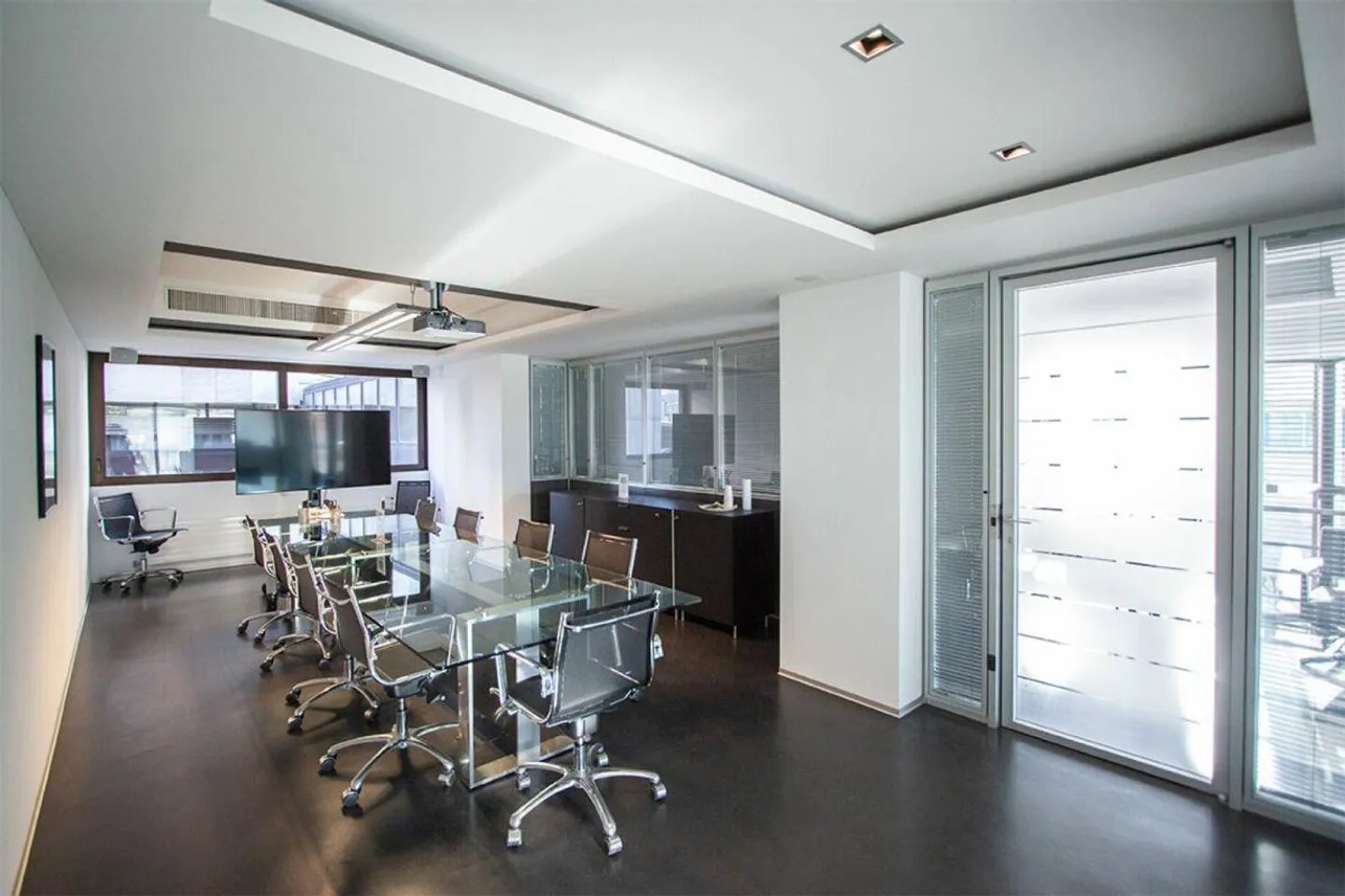 Offices in a strategic area - Photo 1 of 8