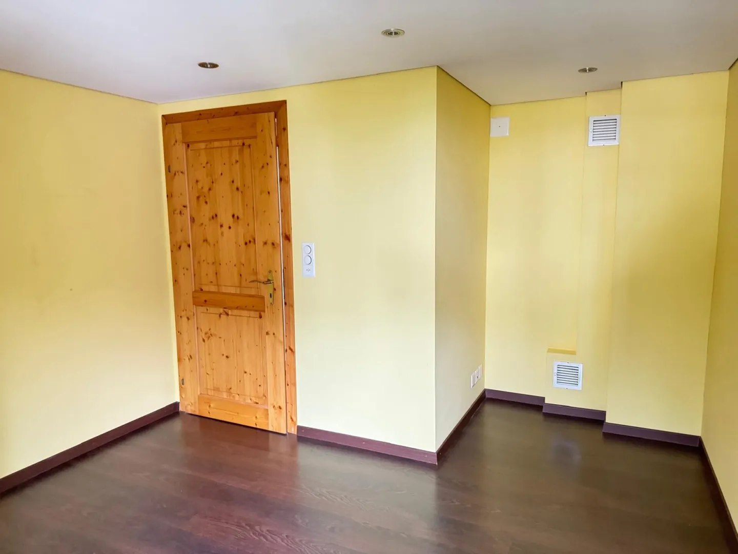 Casa a schiera di 7,5 stanze con un fascino particolare - Foto 8 di 13