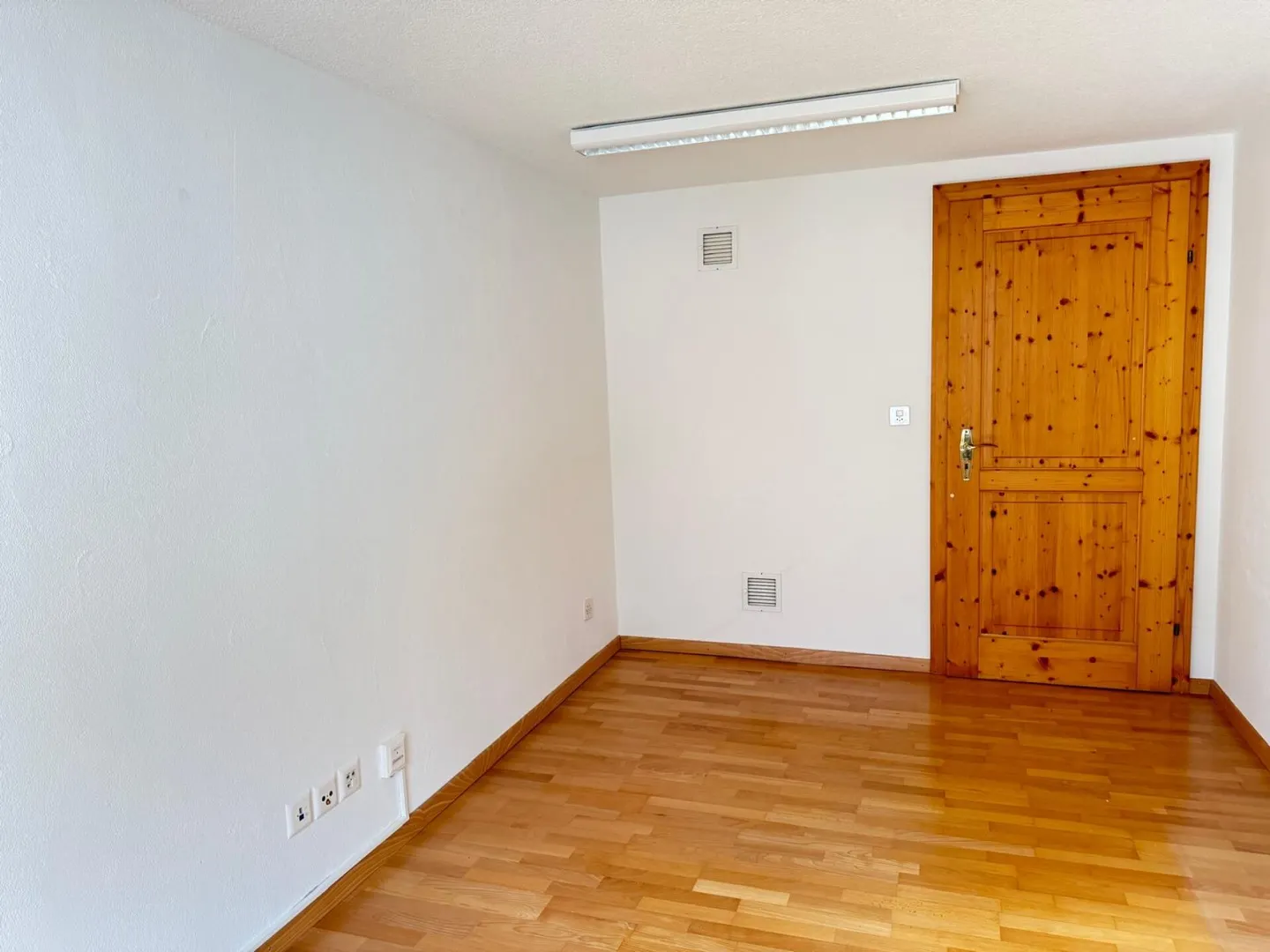 Casa a schiera di 7,5 stanze con un fascino particolare - Foto 5 di 13
