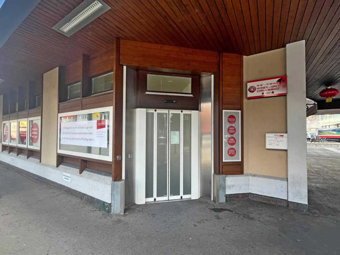 Massima visibilità - lo spazio perfetto per la tua attività! - Foto 3 di 9