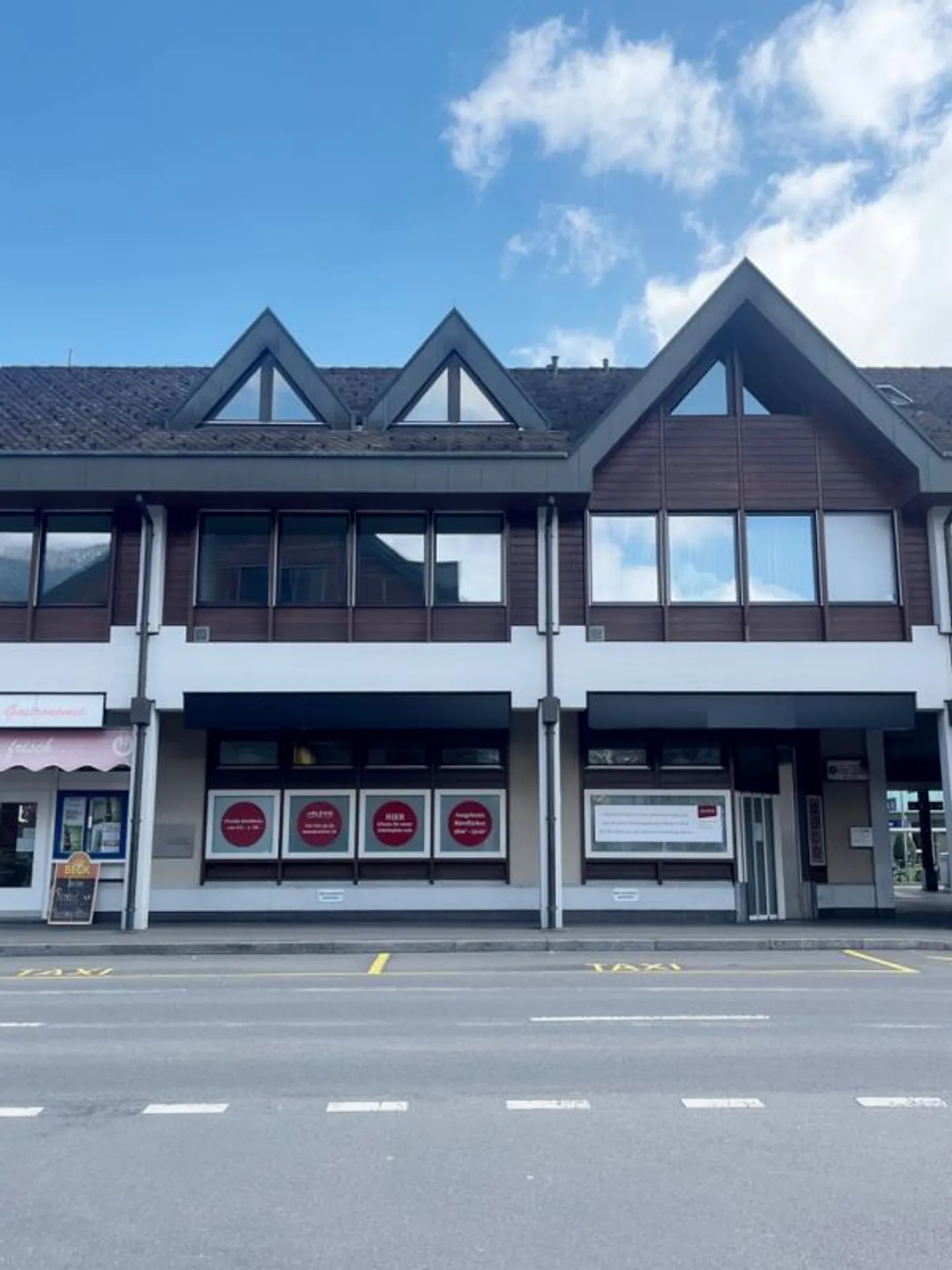 Massima visibilità - lo spazio perfetto per la tua attività! - Foto 1 di 9