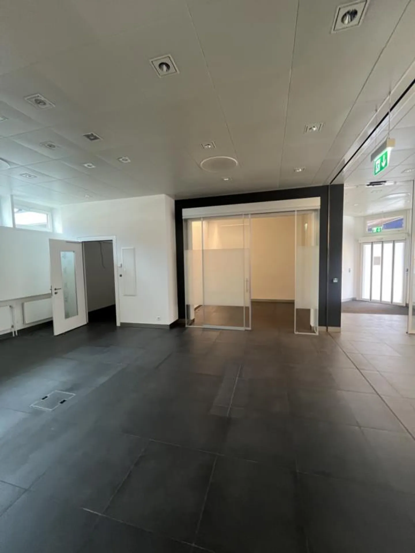 Massima visibilità - lo spazio perfetto per la tua attività! - Foto 6 di 9