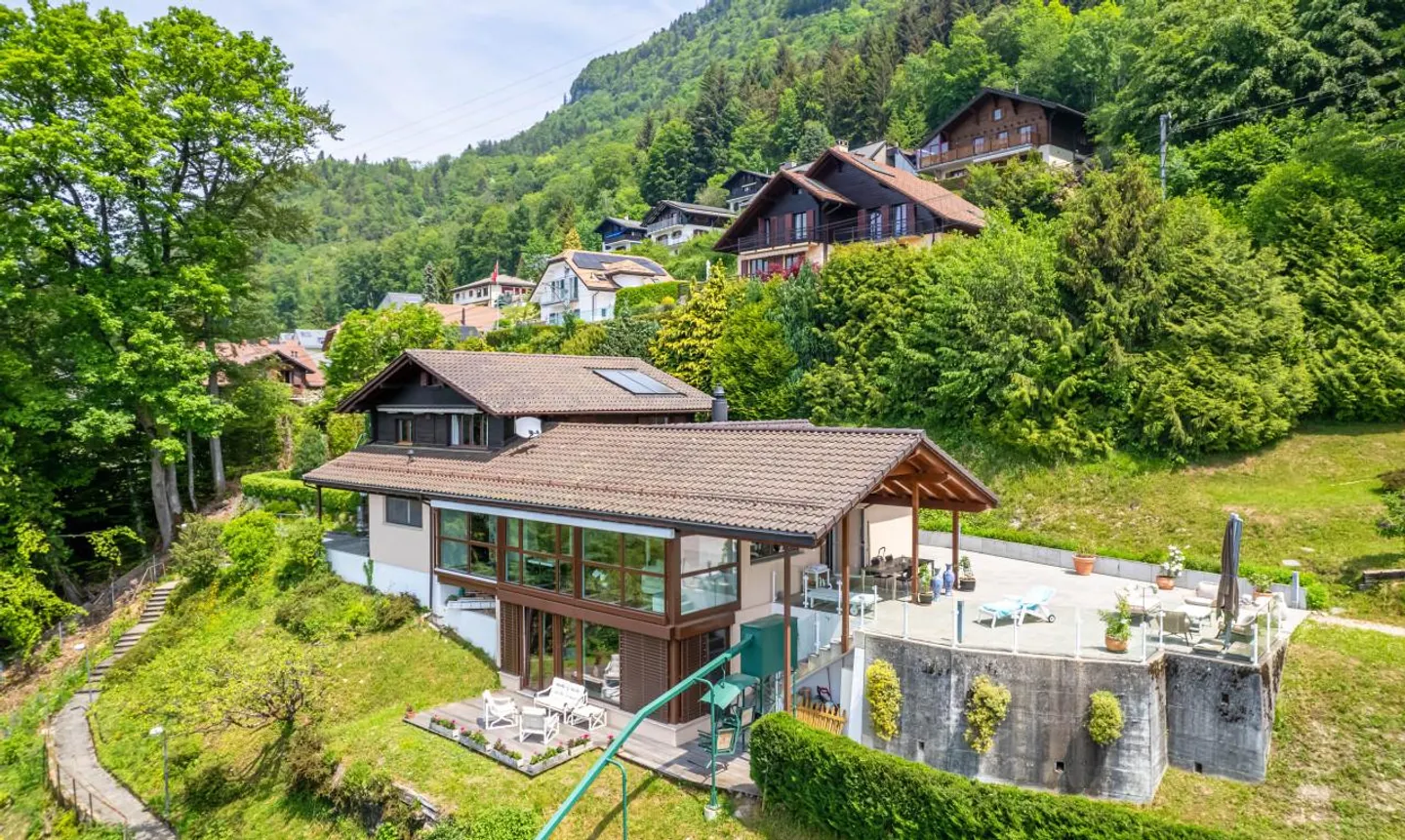 Maison de Luxe Exceptionnelle avec Vue sur le Lac - Photo 1 sur 13