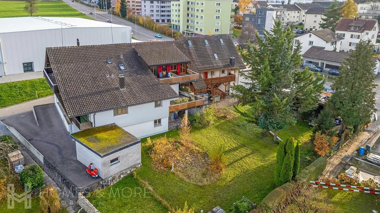 Spacious Family Home in Horgen - Photo 1 of 13